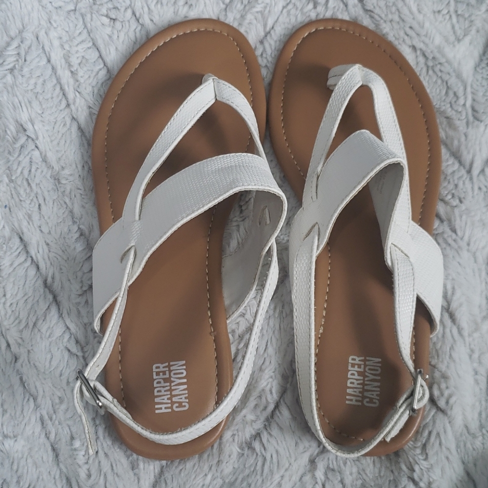 Harper Canyon size 4 white flat sandals gladiator